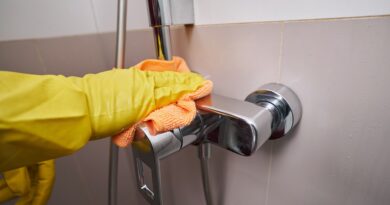 Remove Hard Water Stains in Bathrooms