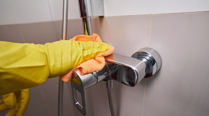 Remove Hard Water Stains in Bathrooms